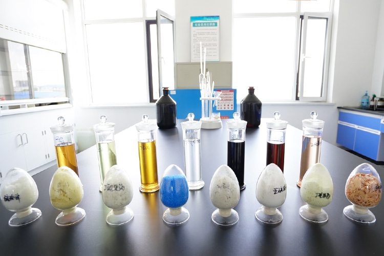 產(chǎn)品種類(lèi)多，主要有硫酸銅、硫酸鋅、黃藥系列、黒藥系列、硫氨酯、起泡劑、等選礦藥劑